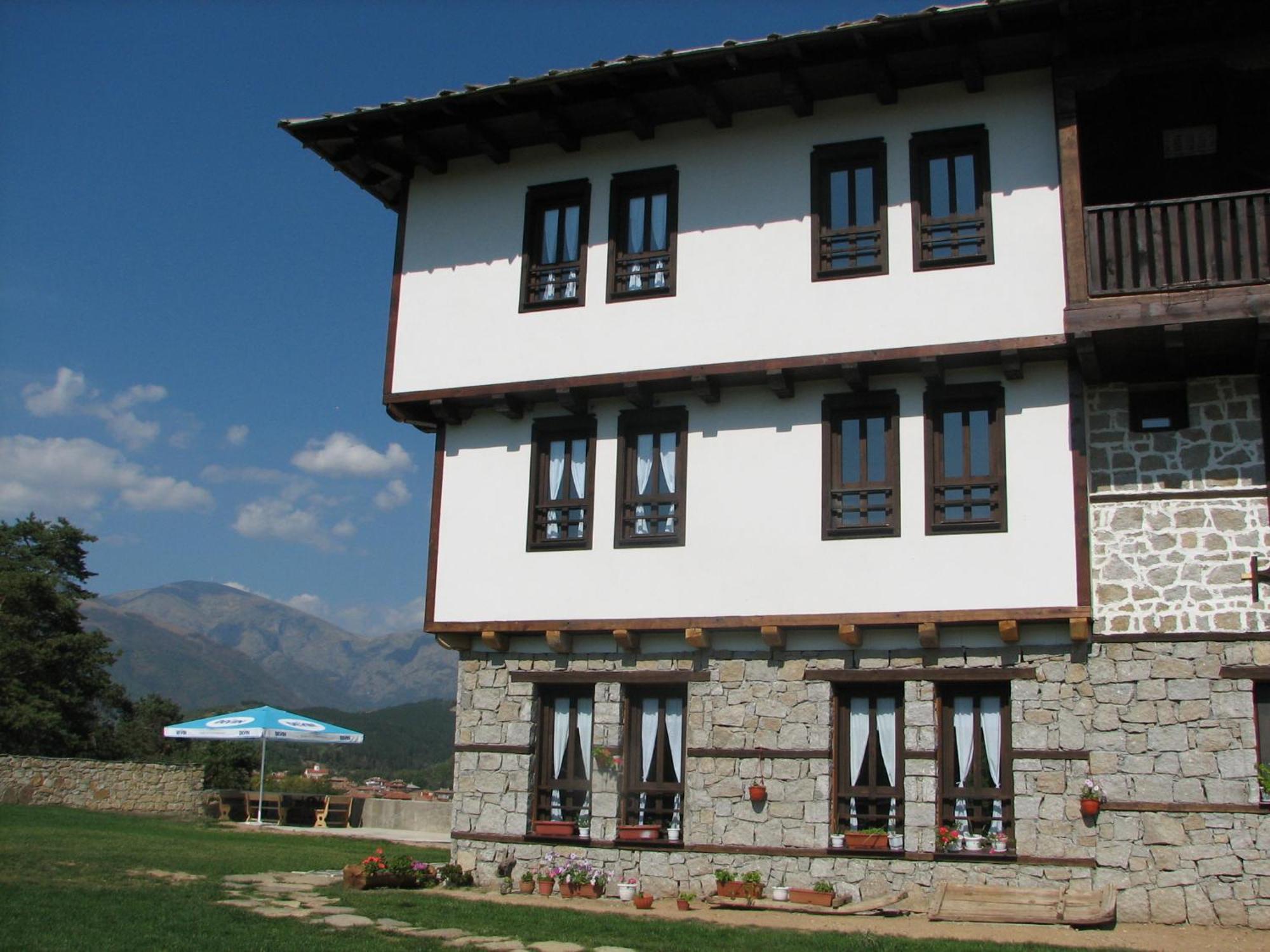 Family Hotel Kalifer Kalofer Exterior foto